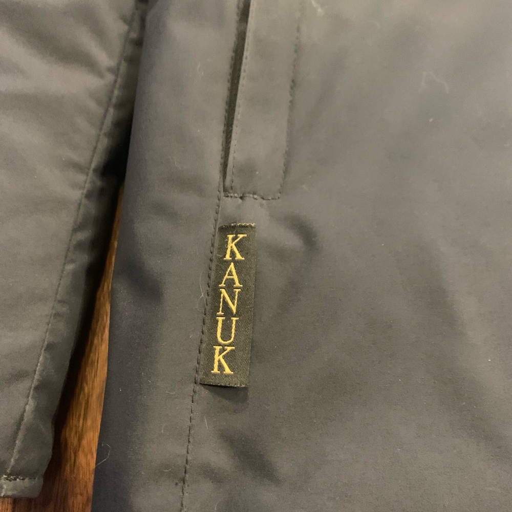 Superb and warm Kanuk coat. Mint condition. Colour is black.